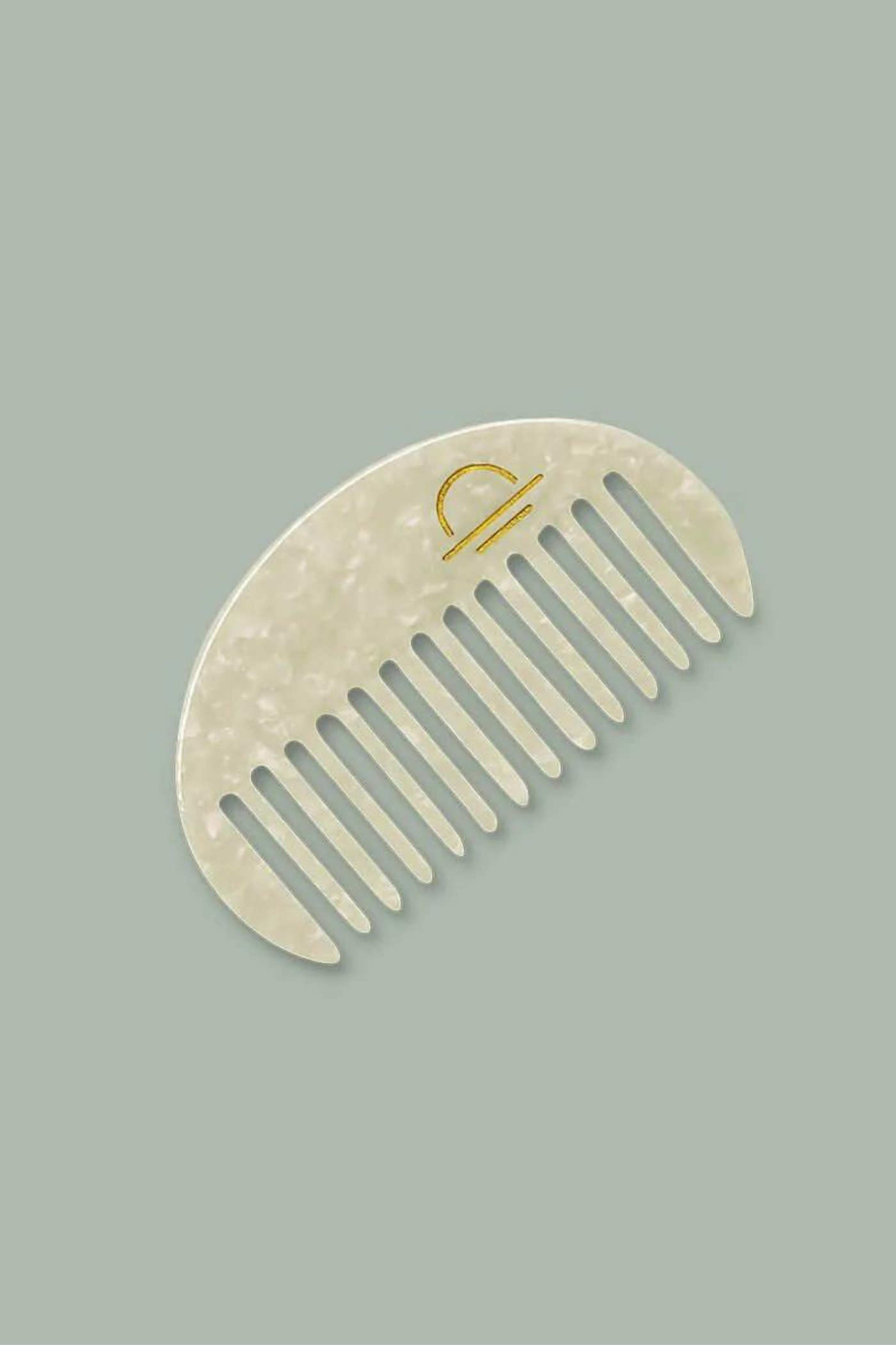 The Lake's round acetate comb is the perfect way to give your hair the attention it deserves. These combs are beautiful; they're also great for your hair! Gently massage your scalp with the comb to promote a healthy scalp. Available in both tortoiseshell and pearl. 